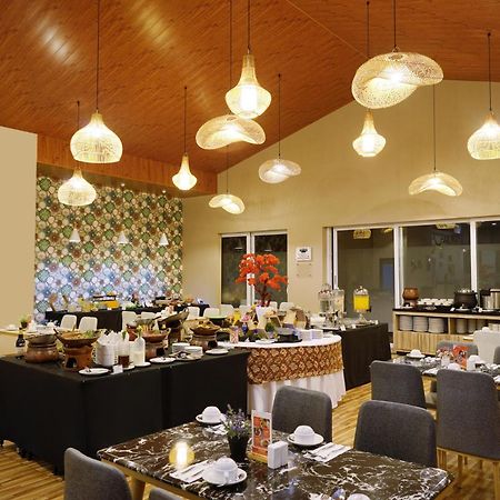 Front One Hotel Sragen מראה חיצוני תמונה