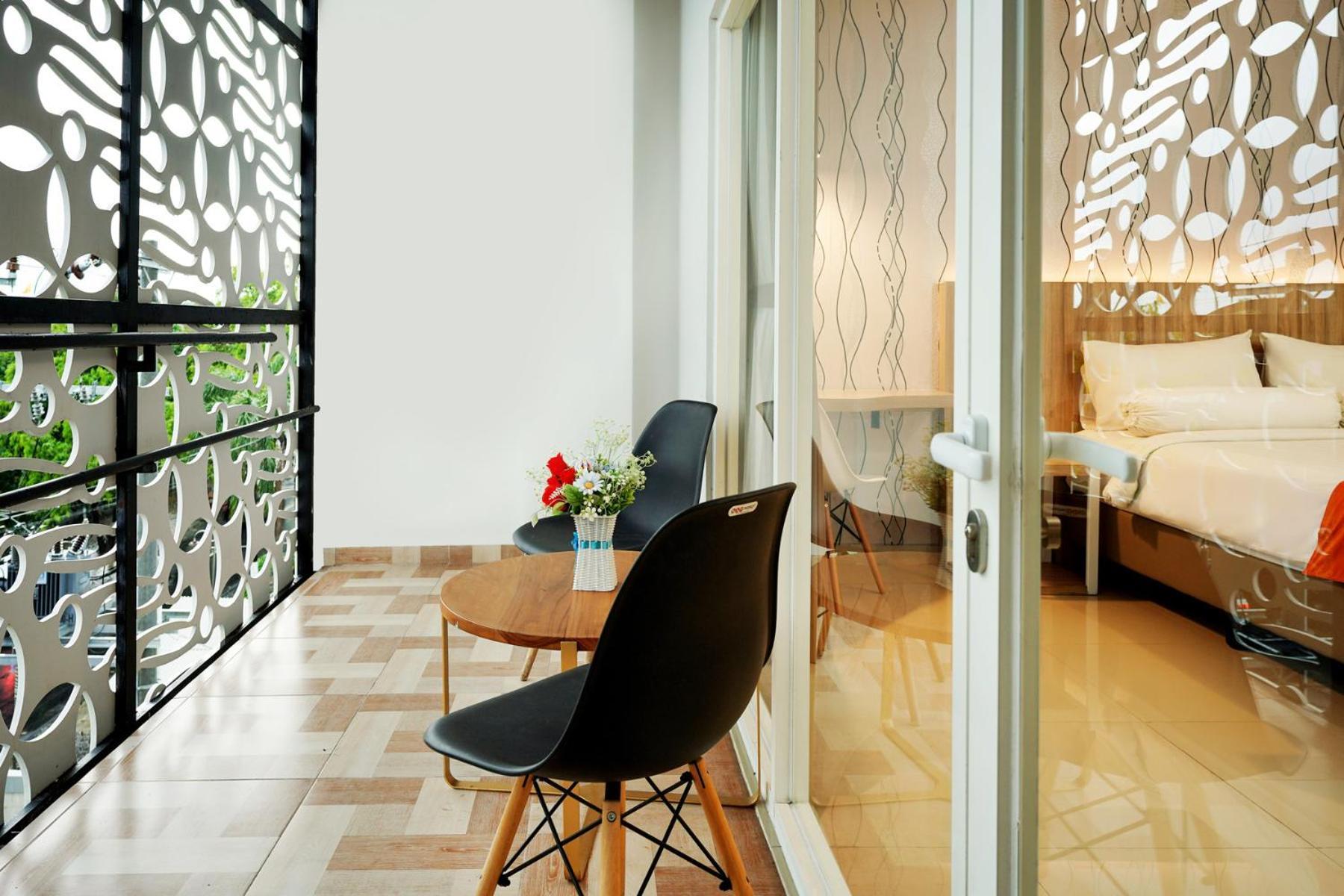 Front One Hotel Sragen מראה חיצוני תמונה