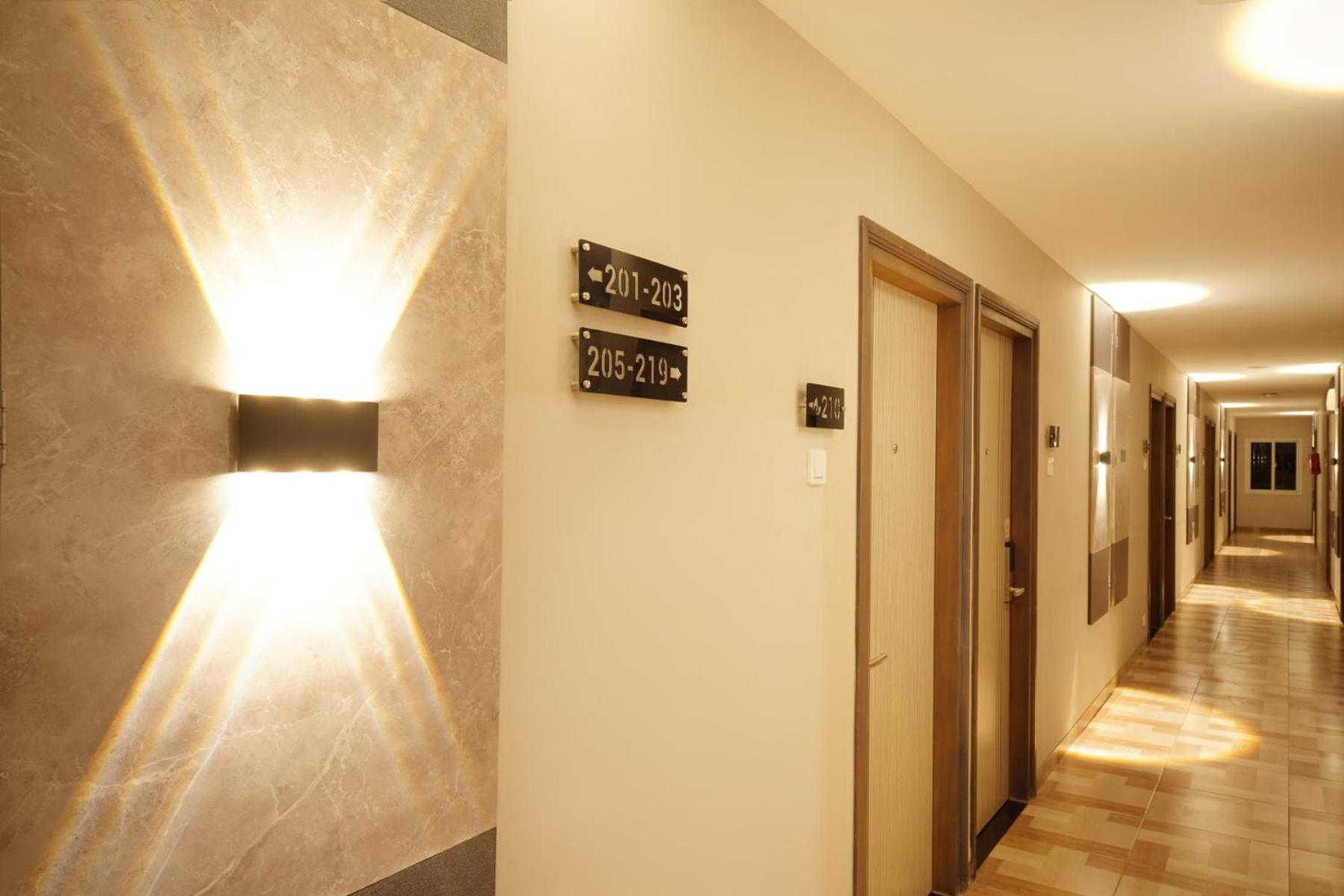 Front One Hotel Sragen מראה חיצוני תמונה