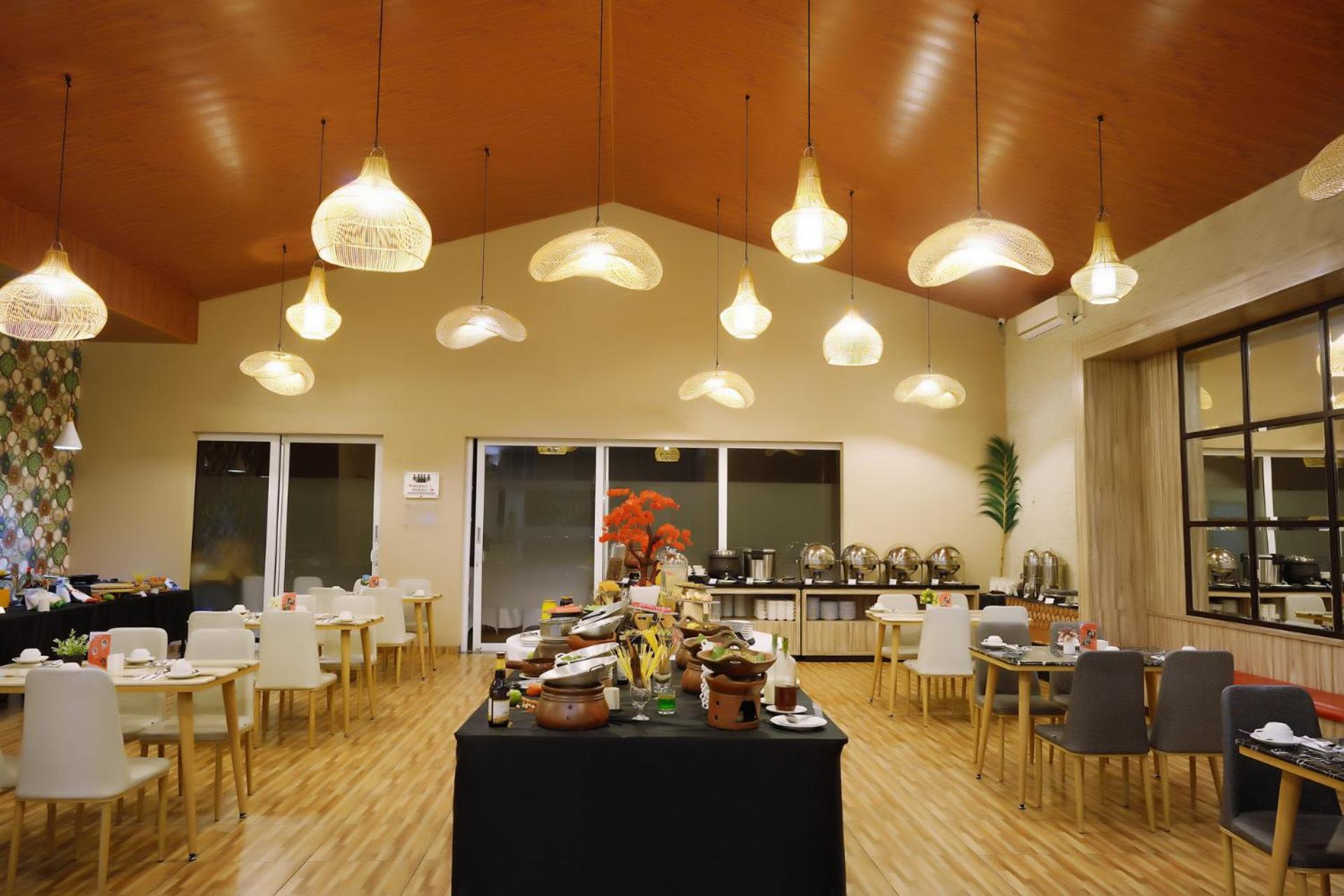 Front One Hotel Sragen מראה חיצוני תמונה