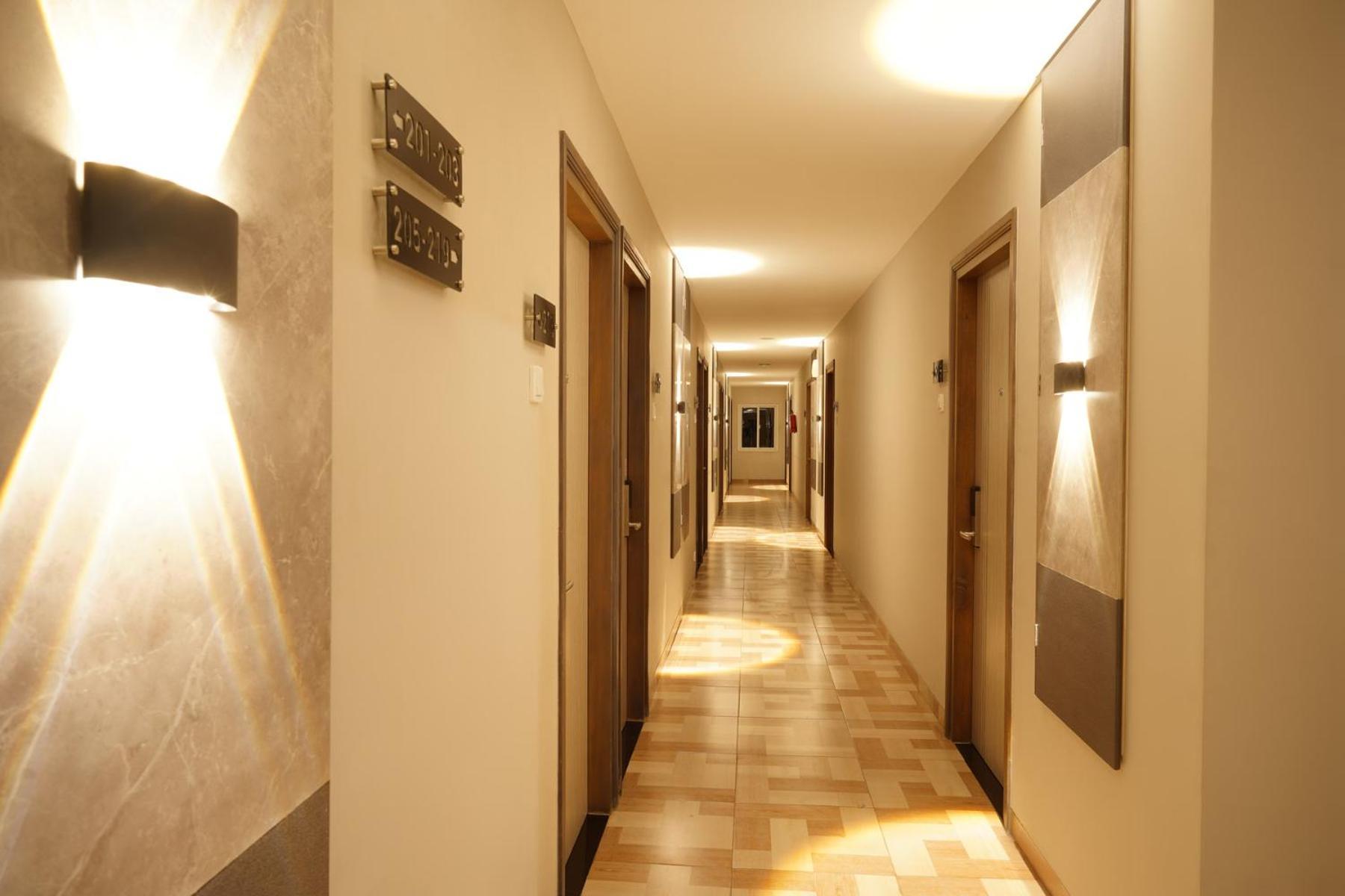 Front One Hotel Sragen מראה חיצוני תמונה