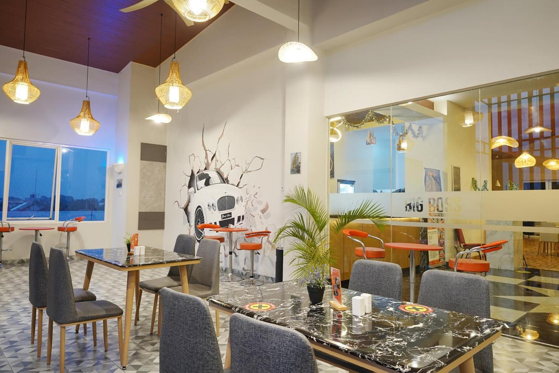 Front One Hotel Sragen מראה חיצוני תמונה