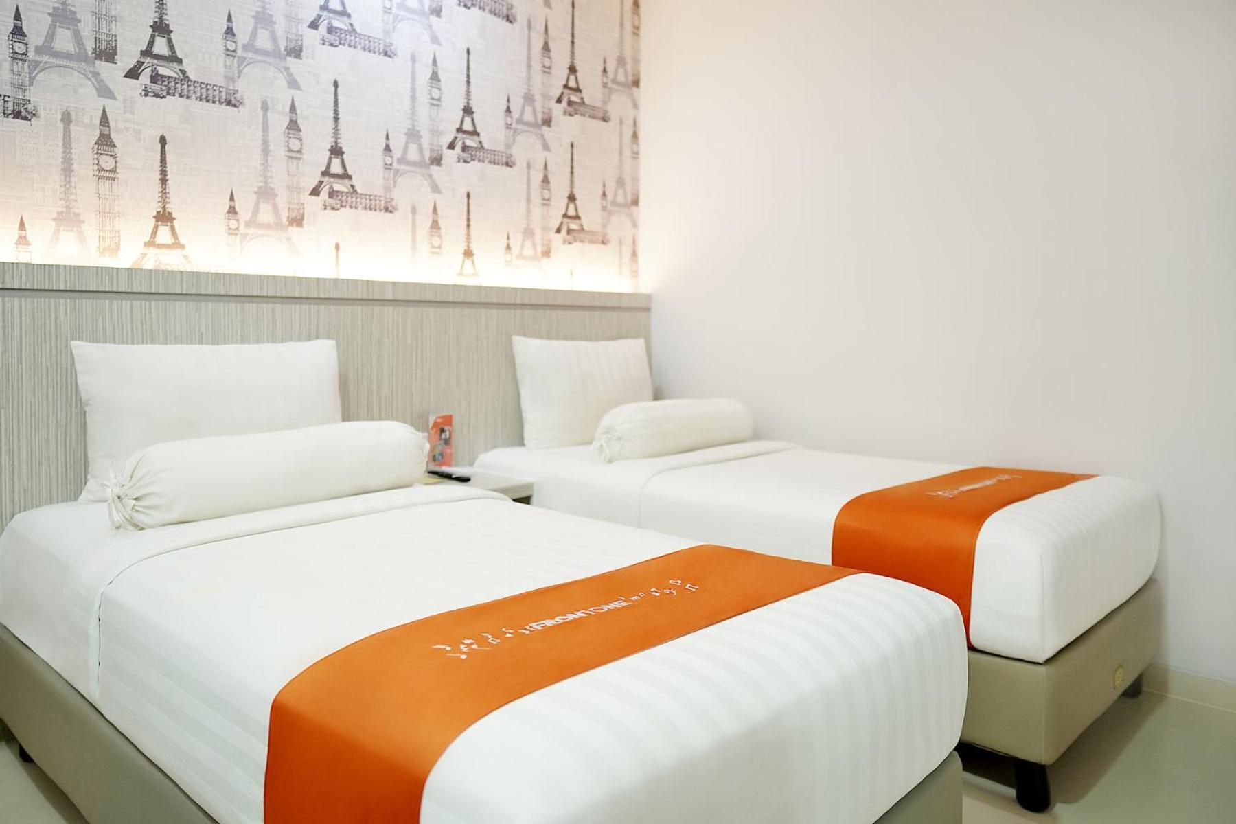 Front One Hotel Sragen מראה חיצוני תמונה