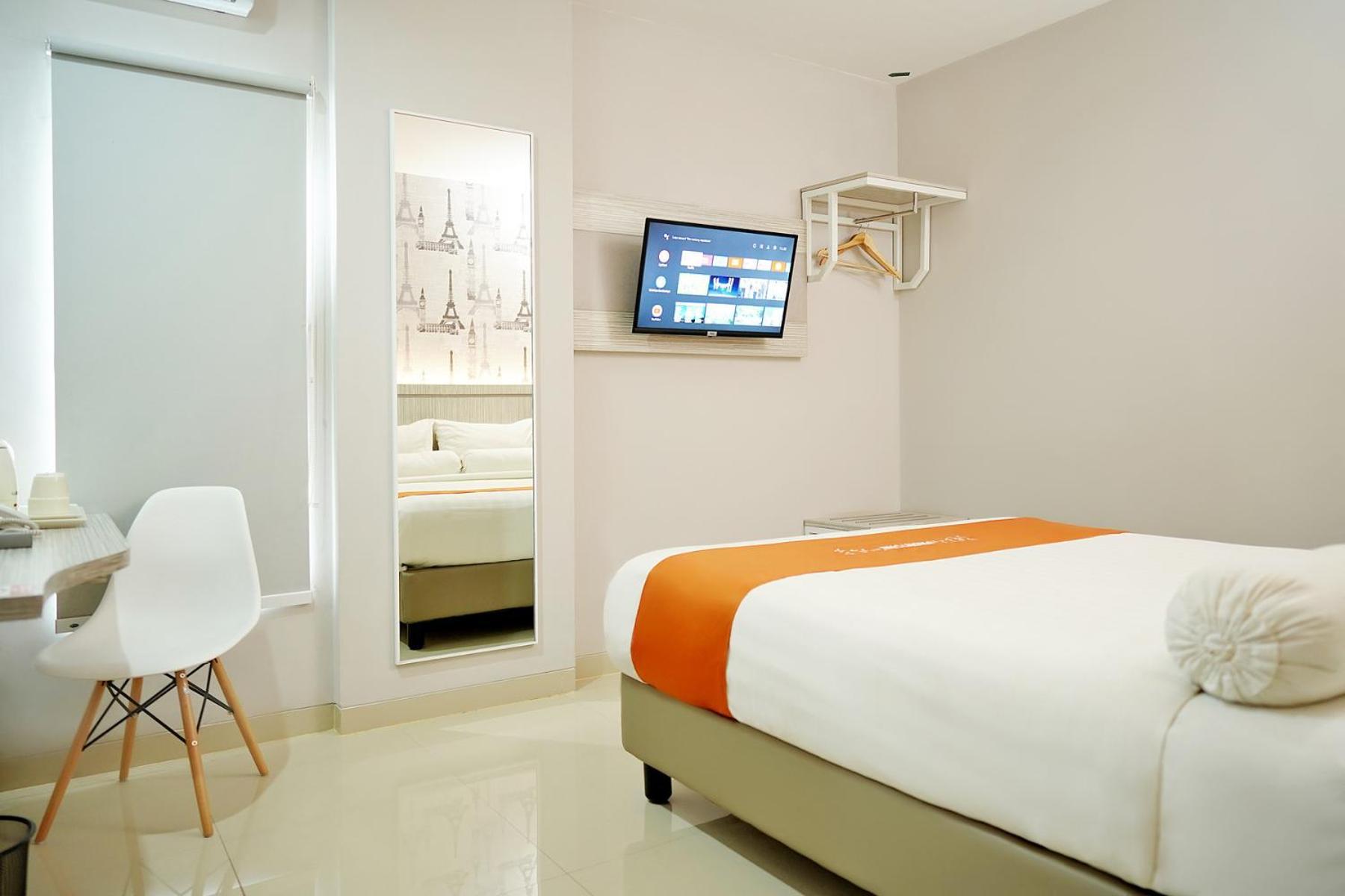 Front One Hotel Sragen מראה חיצוני תמונה