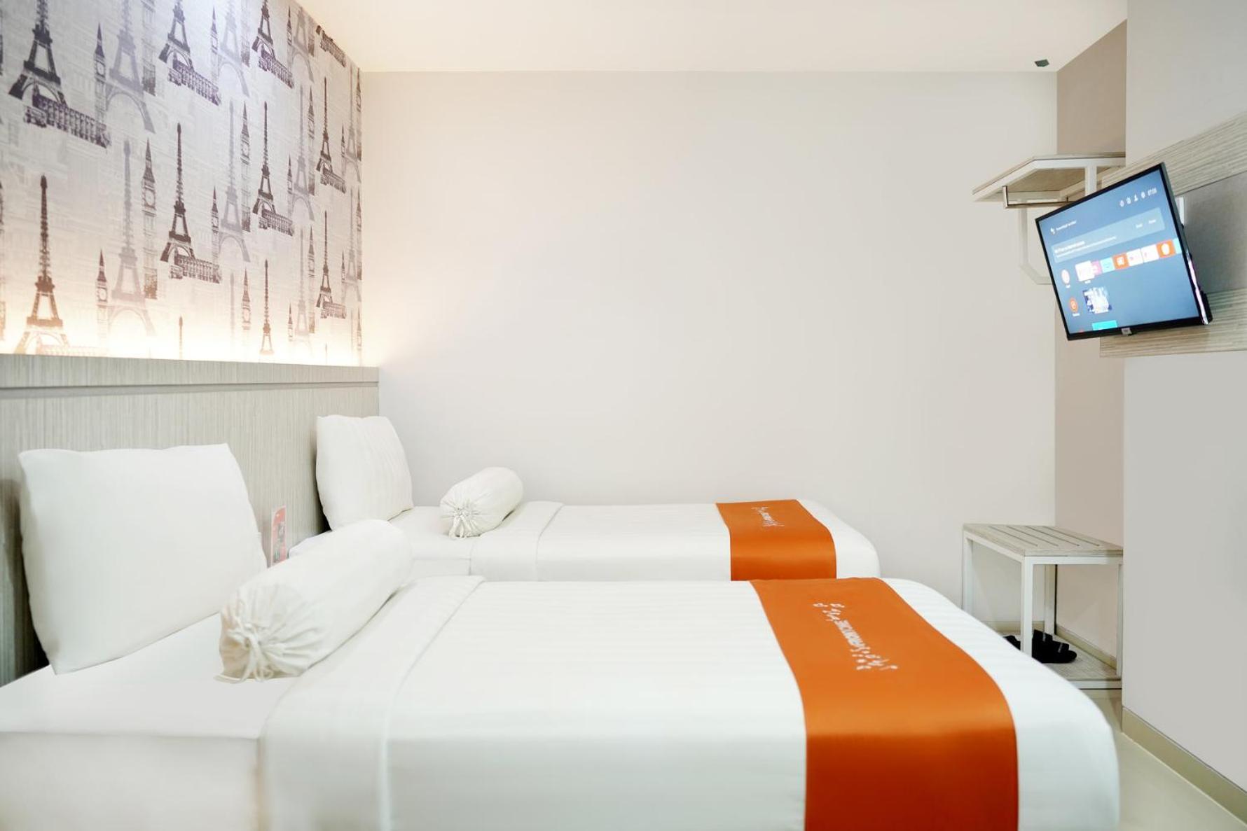 Front One Hotel Sragen מראה חיצוני תמונה
