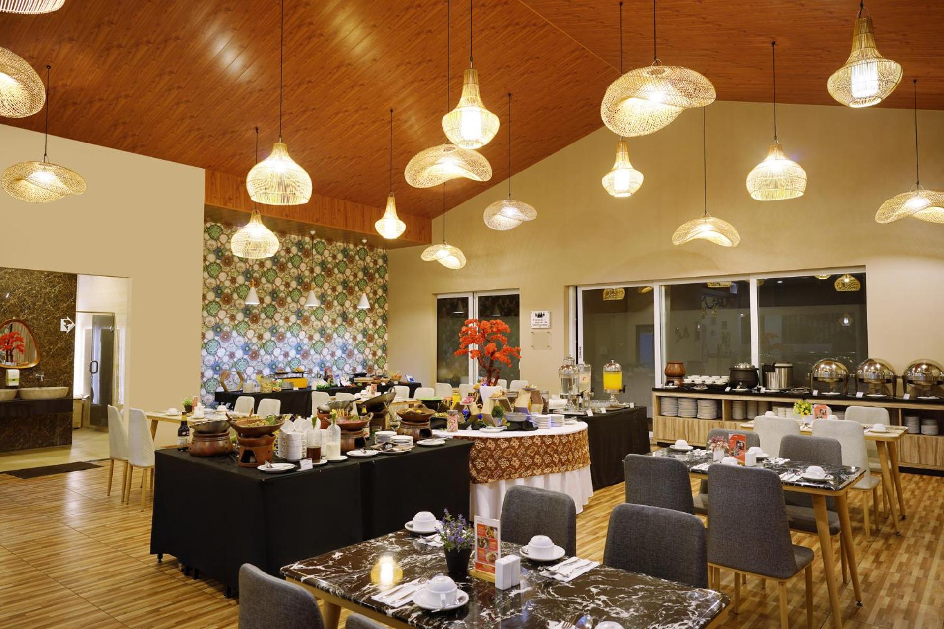 Front One Hotel Sragen מראה חיצוני תמונה