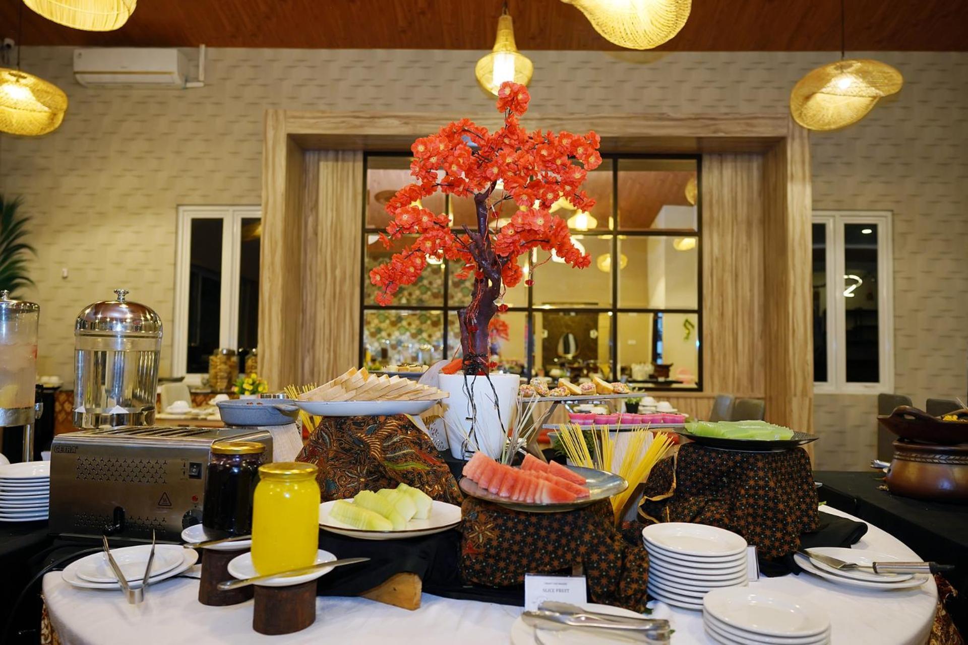Front One Hotel Sragen מראה חיצוני תמונה