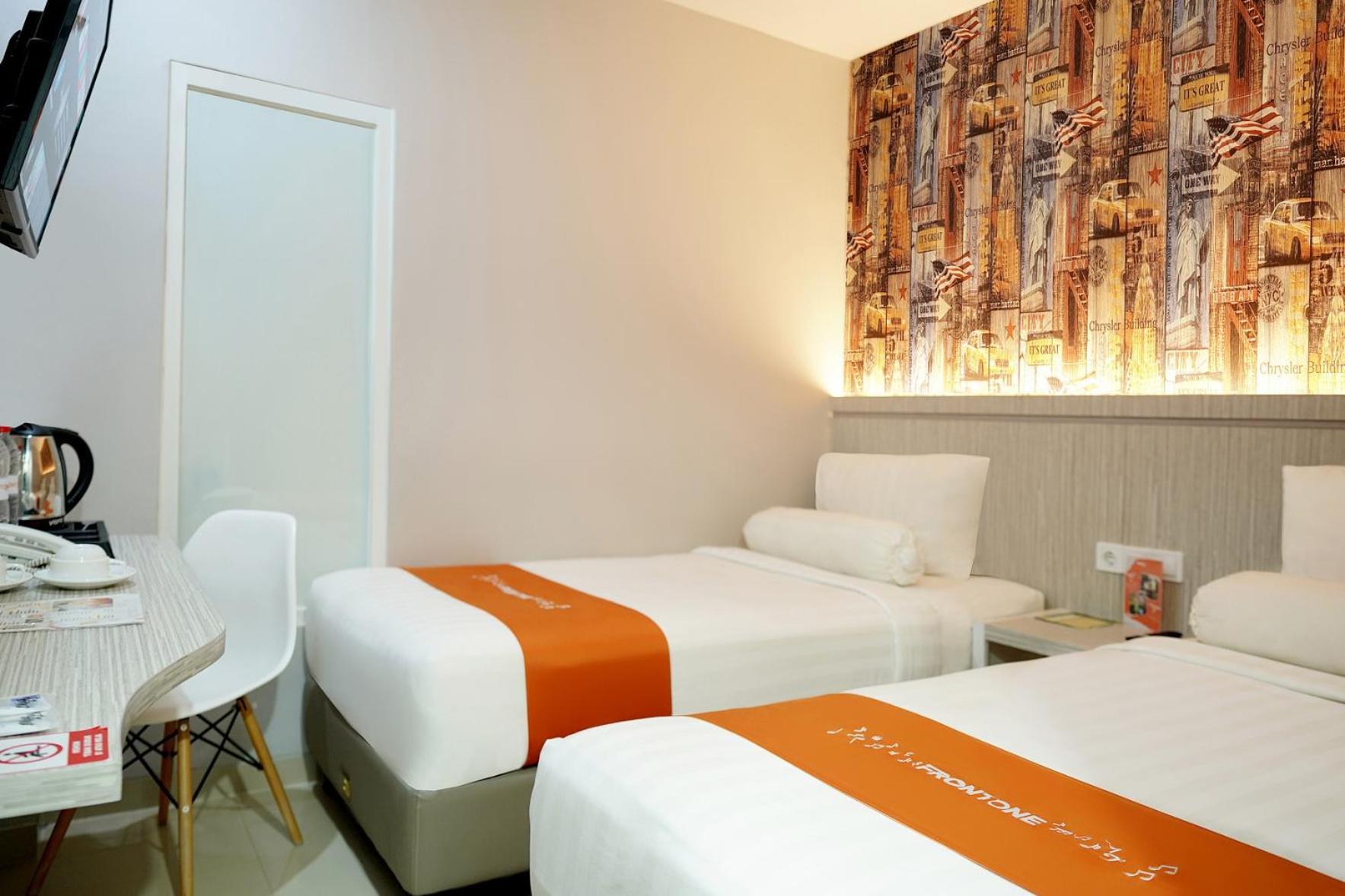 Front One Hotel Sragen מראה חיצוני תמונה